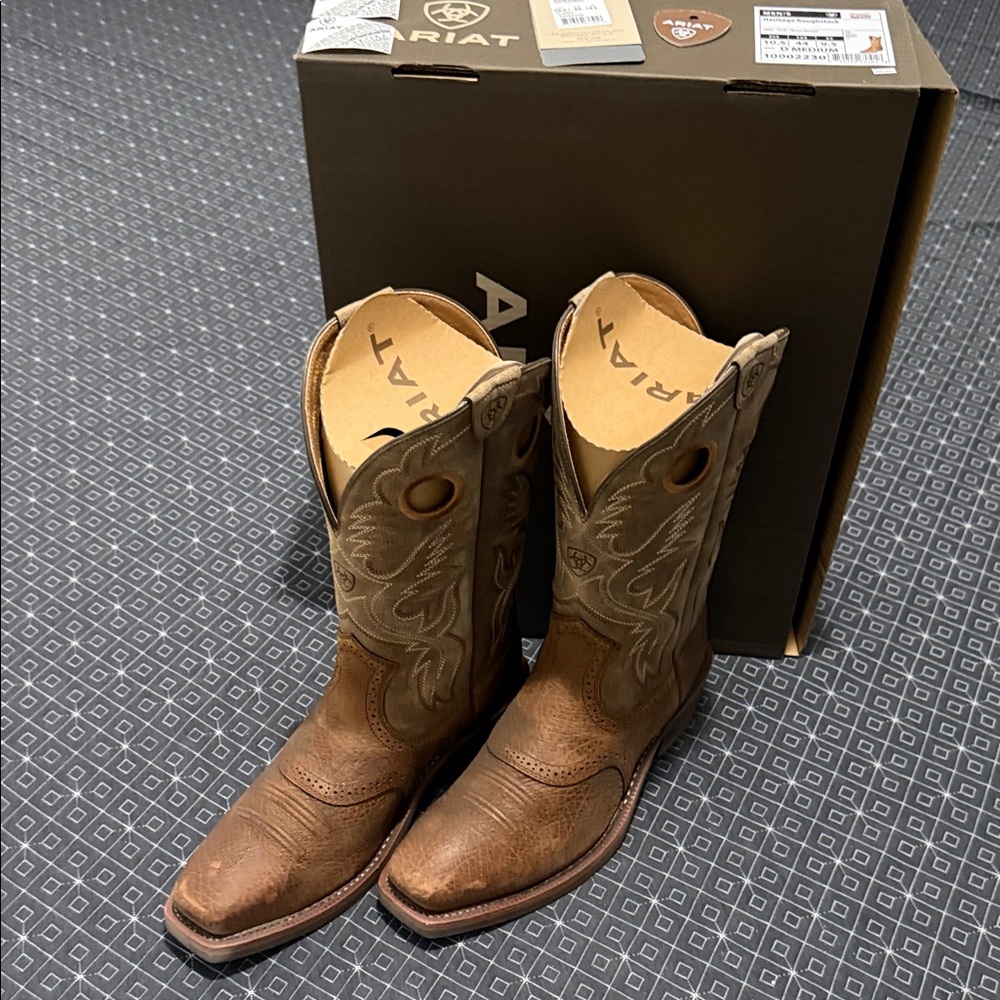 Ariat Men's Tan and Brown Western Boots worn once.  Comes with original box